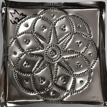 423